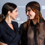 Mirela Balić Instagram - En la vida real nos queremos hasta más y mejor que Carmen y Chloe. 💘 @maribelverdu De la noche en la que premiaron a la mami en los premios @yodona al poder femenino. Yo ya tengo el mío y es habernos conocido. ✨ Mis parteners siempre a mi lado @houseoflukemartin y @sofia.camarenaa Thanks to @yslbeauty 🖤
