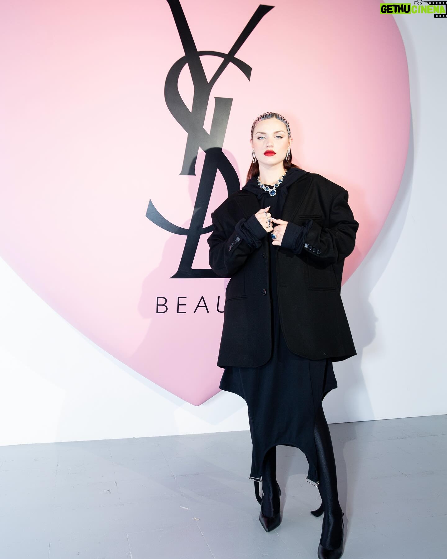 Mirela Balić Instagram - Wonderful night at the YSL Loveshine launch in Madrid. @yslbeauty #yslbeauty #makeuplook 🌹 • Muah @sofia.camarenaa @yslbeauty Wearing @acromatyx_official @unode50 @houseoflukemartin