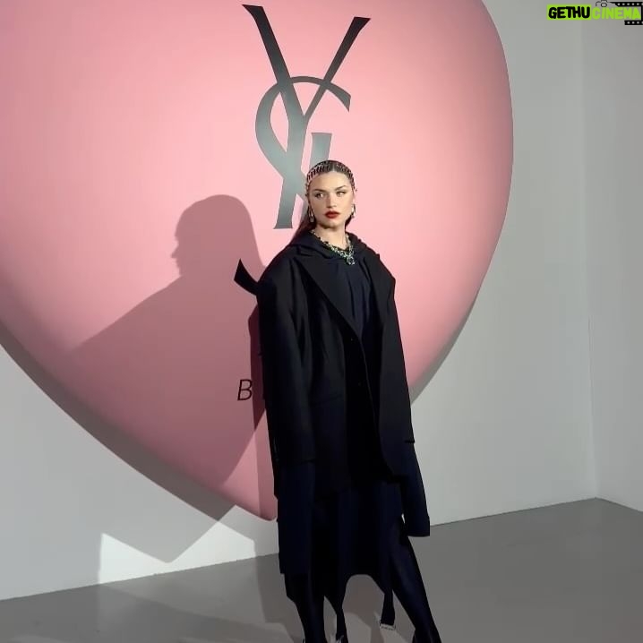 Mirela Balić Instagram - Wonderful night at the YSL Loveshine launch in Madrid. @yslbeauty #yslbeauty #makeuplook 🌹 • Muah @sofia.camarenaa @yslbeauty Wearing @acromatyx_official @unode50 @houseoflukemartin
