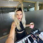 Mirela Balić Instagram - Os está gustando @zorraslaserie ? 🥶🥶🥶🥶 Aquí un poquito de Emily y sus Zorras 🦊 Nuestra zorra suprema @mamacasquet y su polla 💦 De cuando grabamos en la @skintheclub 🖤 La primera vez que @meelocotoon y yo vimos algo de la serie 🥹 Un poquito de junket ,ADRS, fotos de promo con el mejor @andresgarlujan 💘, siestas durante rodaje y la mejor risa de @andrearosquilla ❤️❤️❤️ Os adoro mis ZORRAS. 💍