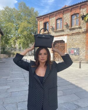 Miren Ibarguren Instagram - Fascinada con @festval_oficial y con la segunda temporada de TODOS MIENTEN que presentamos. Y con mis zapatos nuevos, no te voy a engañar.