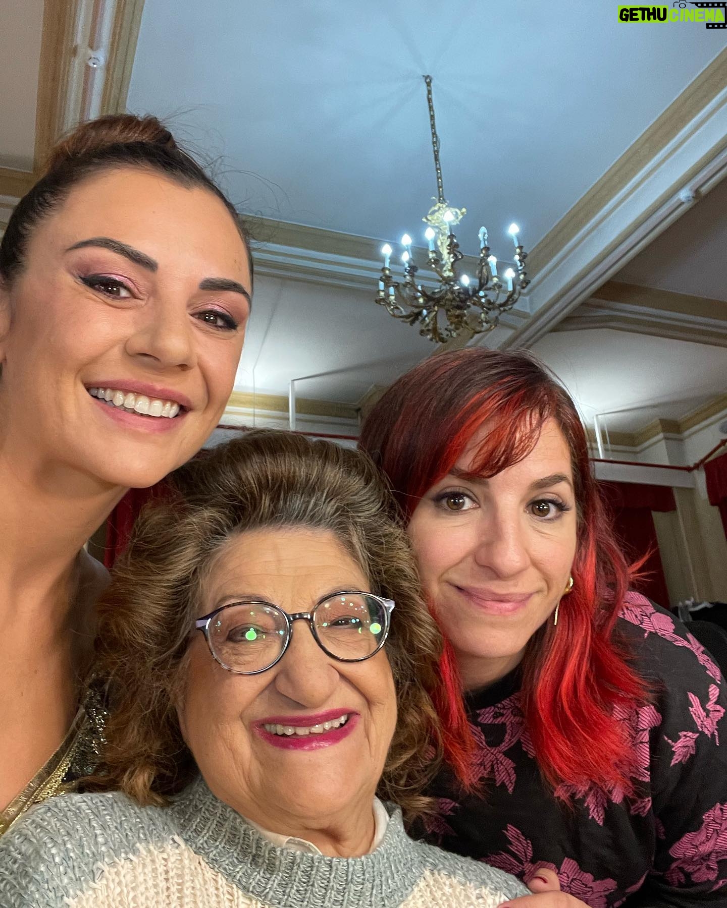 Miren Ibarguren - 40.4K Likes - La boda YOSCAR. Con est@s compañer@s al fin del mundo ¡Viva LA QUE SE AVECINA!