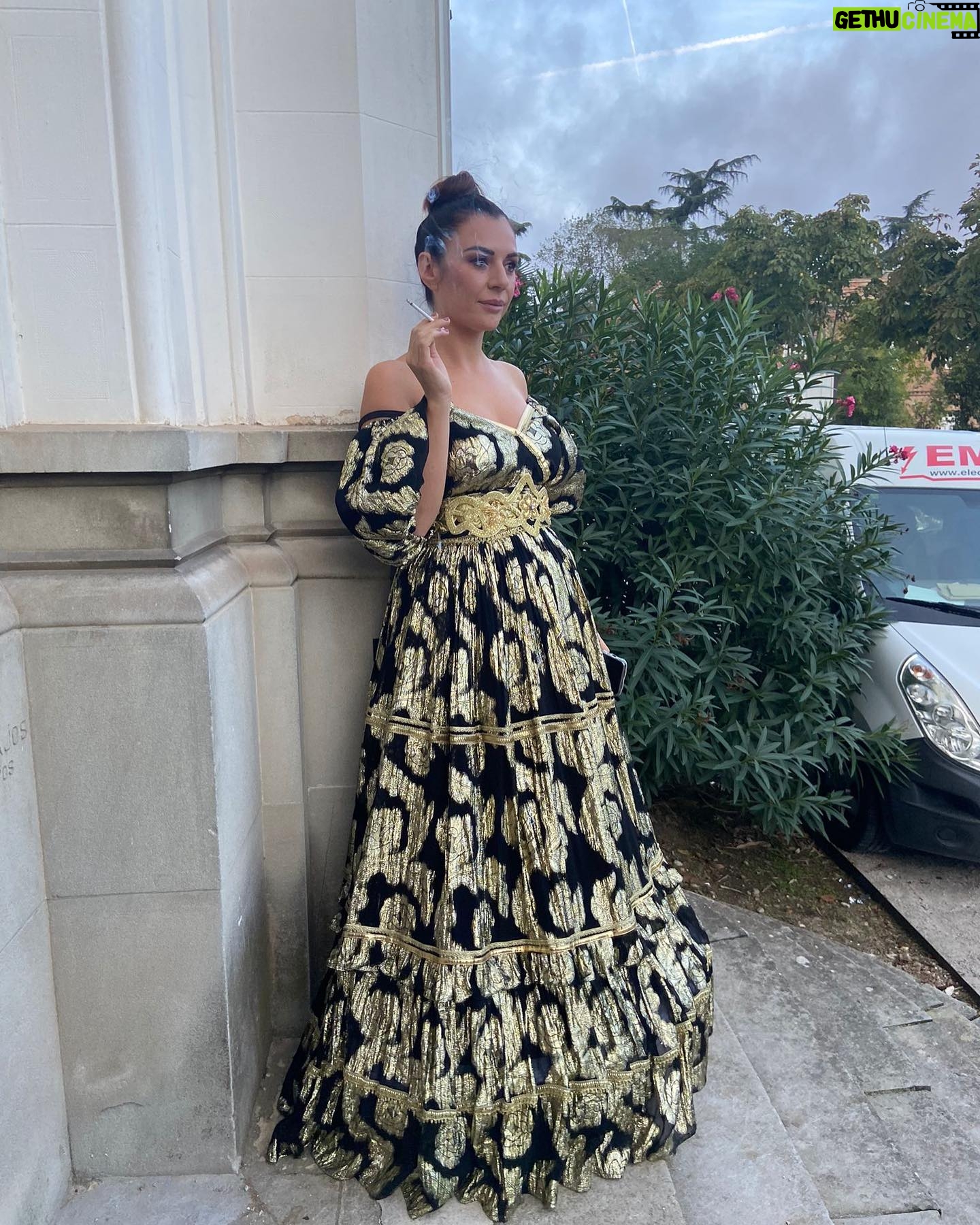 Miren Ibarguren - 40.4K Likes - La boda YOSCAR. Con est@s compañer@s al fin del mundo ¡Viva LA QUE SE AVECINA!