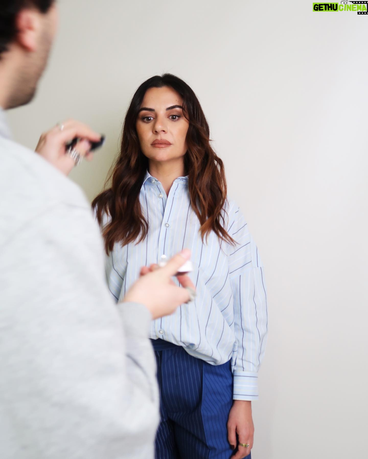 Miren Ibarguren - 14.1K Likes - Bien seria presentando ayer TODOS MIENTEN 2. Bien maquilladita by @guerlain . Bien vestidita by @marni . Sus quiero. Sus beso.