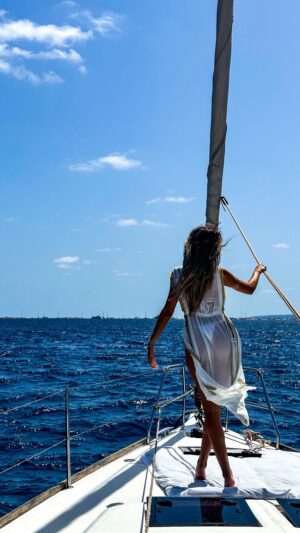 Mireya Bravo Instagram - Volvería a repetir una y mil veces este día de la mano de @charter_ibiza_natboat 
Gracias por la experiencia y amabilidad.
No tengo duda que repetiremos con vosotros cada vez que vengamos a Ibiza.

#MireyaBravo #ibiza #formentera #summer