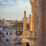 Miriam Giovanelli Instagram – Qué regalo que empezáramos el año visitando el Teatro Romano de Cartagena 🥲

1. Construido entre los años V y I a.C. y en uso hasta el siglo III, fue descubierto por un arqueólogo de la Universidad de Murcia, Sebastián Ramallo Asensio, en 1988.
2. Unas personas majísimas.

La intervención de Rafael Moneo, mediante un paso subterráneo que alberga el Museo y conecta de manera estratégica con el teatro realzando su monumentalidad, es de lágrima en el ojo.

Feliz vuelta al cole 🌹
