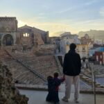 Miriam Giovanelli Instagram – Qué regalo que empezáramos el año visitando el Teatro Romano de Cartagena 🥲

1. Construido entre los años V y I a.C. y en uso hasta el siglo III, fue descubierto por un arqueólogo de la Universidad de Murcia, Sebastián Ramallo Asensio, en 1988.
2. Unas personas majísimas.

La intervención de Rafael Moneo, mediante un paso subterráneo que alberga el Museo y conecta de manera estratégica con el teatro realzando su monumentalidad, es de lágrima en el ojo.

Feliz vuelta al cole 🌹