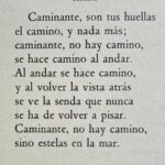 Miriam Giovanelli Instagram - Que el Camino es una metáfora del día a día lo tenía claro desde mi salida. Lo que no tenía tan claro es que había una vida en la que yo era capaz de hablarme y tratarme tan bien. Una vida en la que solo era posible darme ánimos, convertir la queja en aceptación y las inclemencias (y no solo climáticas) en factores externos que sortear para continuar. Una vida en la que se disfruta de la satisfacción durante el recorrido, ya que la meta es un objetivo que se cumple cada mañana que se vuelve a elegir caminar. #CaminoDeSantiago Merece una mención especial el sentido del humor de mi amiga @majoloss, capaz de allanar montañas. Qué suerte la mía 🤞✨️
