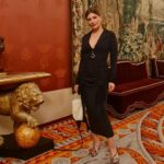 Miriam Giovanelli Instagram - Anoche, en el salón de baile del Teatro Real, celebramos el inicio de la MBFWM. Gracias a todo el equipo de @holacom por compartir conmigo una fiesta tan inspiradora ✨️ 💆🏻‍♀️ @pablorobledo_co #makeup x @beautyexpertlancome 💅🏻 @maisondebeautemadrid 🖤 @mrjuanvidal 🌹 @palomospain x @bimbaylola 🩰 @magritshoes