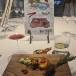 Miriam Giovanelli Instagram – Últimamente 

1. Mesa para dos.
2. “La invención del sonido” de Chuck Palahniuk.
3. Cuando el invierno es invernal.
4. Un artista cuya obra se desvanece con el último bocado.
5. Por las vías de la imaginación.
6. Bajo el té kukicha se revela la magdalena que devoré.
7. El día que descubrí el spinnig, boxeo y barré.