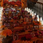 Miriam Giovanelli Instagram - Morir no significa dejar de existir, sino más bien transformarse para seguir viviendo en el recuerdo de aquellos que nos sobreviven. Gracias @voguespain @ineslorenzo y @donjuliotequila por compartir conmigo una de las tradiciones más preciosas que existen: la de honrar y agradecer a quienes ya no están entre nosotros, de la mano de los auténticos maestros @casademexicoenespana ❤️‍🔥 ¡Viva México! 📸 @danidjorge & @flaviorsolato 🧚🏻‍♀️ @maria_escote x @desigual 💄 @mariaverano.mk 💅🏻 @maisondebeautemadrid 💝 @pepasalazar #GaladeDíadeMuertos