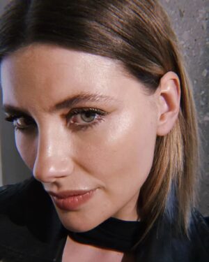 Miriam Giovanelli Instagram - 🖤

MU&H @carmendejuan x @diorbeauty