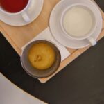 Miriam Giovanelli Instagram – Ottessa Moshfegh escribió “Mi año de descanso y relajación”, en mi caso, son cuatro días, pero yo además de a eso, que lo estoy haciendo y mucho, estoy aprendiendo.

Explorando la nutrición saludable y alcalinizante para vivir más, pero sobre todo para vivir mejor. Me he sumergido en el funcionamiento del cerebro, concretamente del mío, y su plasticidad con técnicas de estimulación transcraneales y ha sido alucinante. He descubierto el watsu, la meditación más profunda y prolongada que he hecho en mi vida, y estoy fascinada con la medicina china y sus beneficios para la prevención de enfermedades.

Además, me voy de aquí con un libro de recetas chulísimo 🥰 Las compartiré por si alguien se anima.

@shawellness
#myshaexperience