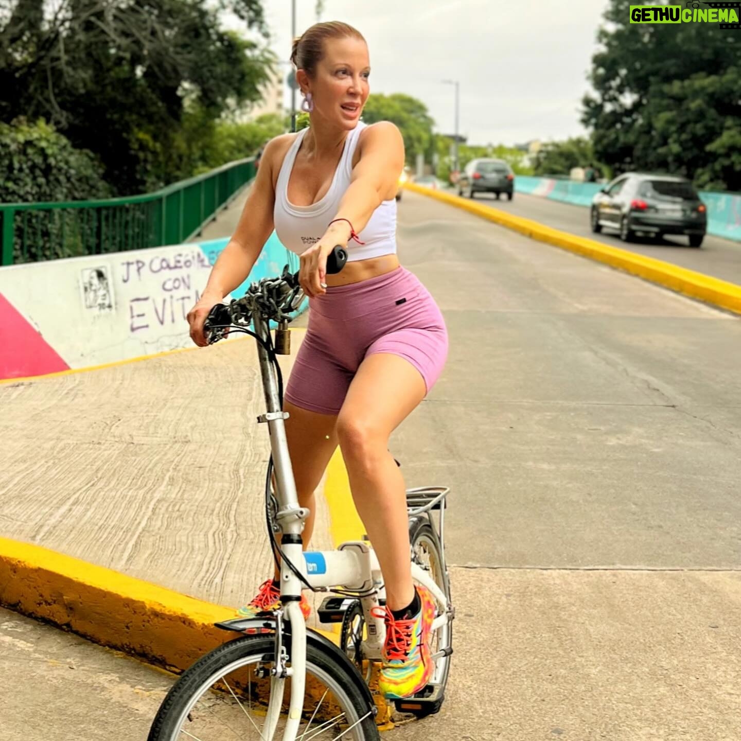 Miriam Lanzoni Instagram - De mis pasiones favoritas “La actividad física” cualquiera que sea… #sport #training