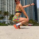 Miriam Lanzoni Instagram - Cuál es tu STANDARD? El mío lo voy creando allá en lo alto 🚀 @dualpowerok