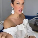 Miriam Lanzoni Instagram - No podemos hablar de “belleza” sin hablar de salud… Por eso amo tanto a @draestefaniachar Y me pongo en sus manos hace mucho tiempo. Se las comparto 💜 Ella es MÉDICA ESPECIALISTA EN NUTRICIÓN ESPECIALISTA EN MÉDICA ESTÉTICA Y ESPECIALISTA EN MEDICINA ORTOMOLECULAR Porque no solo trabaja con las últimas tendencias a nivel mundial, sino que, y lo más importante para mi, prioriza la salud. Esta es la parte uno Les voy a compartir otra charla que hablamos como hace ella el abordaje integral.. Consulten con ella…