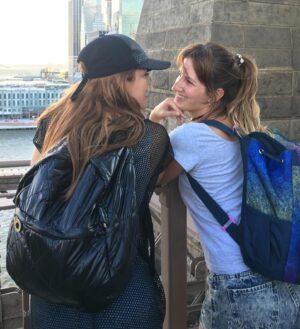 Miriam Lanzoni Instagram - Un 19 de enero, 30 años atrás, llegaba a este mundo la confirmación que todo iba a estar bien.
Mi hermana Magali, con una sonrisa especial para mi, me anticipaba lo mágico que iba a ser tenerla como hermana.
Gracias x existir Magui.
Desde el día que supe que venías, el caos se transformó en felicidad.
Gracias mi eterna bebita x la persona que sos, la mujer que llevas adelante, x tu bondad, tus valores, porque sos la mejor madre que he visto, la hermana soñada, por tu honestidad, por tu desprejuicio, por jamás dejarme subir mis pies a tu sillón, x no hacerme nunca la pasta frola que te pedi, por todo…. Pero especialmente por dejarme diseñar tu vestido de novia ..
Pd: para mi vas a ser mi hermanita siempre.
Te amo desmesuradamente 
Feliz cumple mi bb 
Etiqueta: mi hermana odia las redes sociales, y no usa( es la uno de verdad)