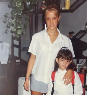 Miriam Lanzoni Instagram - Un 19 de enero, 30 años atrás, llegaba a este mundo la confirmación que todo iba a estar bien.
Mi hermana Magali, con una sonrisa especial para mi, me anticipaba lo mágico que iba a ser tenerla como hermana.
Gracias x existir Magui.
Desde el día que supe que venías, el caos se transformó en felicidad.
Gracias mi eterna bebita x la persona que sos, la mujer que llevas adelante, x tu bondad, tus valores, porque sos la mejor madre que he visto, la hermana soñada, por tu honestidad, por tu desprejuicio, por jamás dejarme subir mis pies a tu sillón, x no hacerme nunca la pasta frola que te pedi, por todo…. Pero especialmente por dejarme diseñar tu vestido de novia ..
Pd: para mi vas a ser mi hermanita siempre.
Te amo desmesuradamente 
Feliz cumple mi bb 
Etiqueta: mi hermana odia las redes sociales, y no usa( es la uno de verdad)