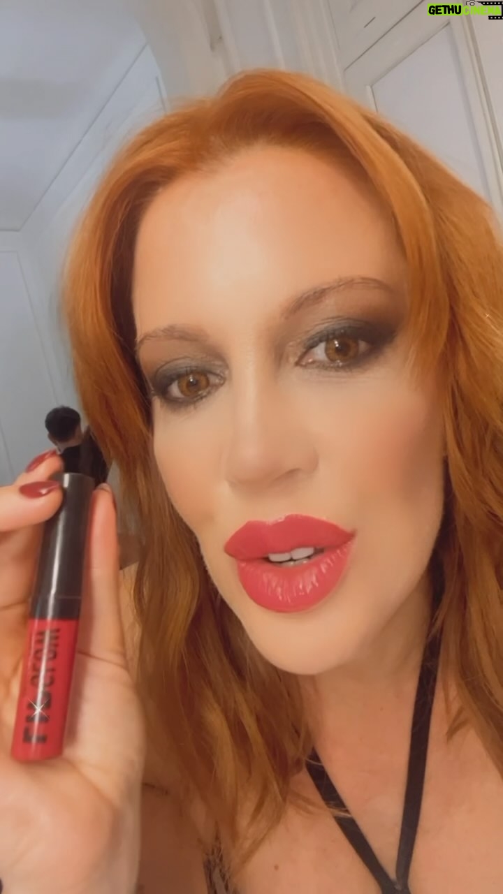 Miriam Lanzoni Instagram - Tiene nombre de persona buena, clara mente no es como suena… Las mujeres despechadas siempre vuelven 🔥 @idi_make_up_oficial @susanamilanook @nuncatefiesdeuna MUY PRONTO