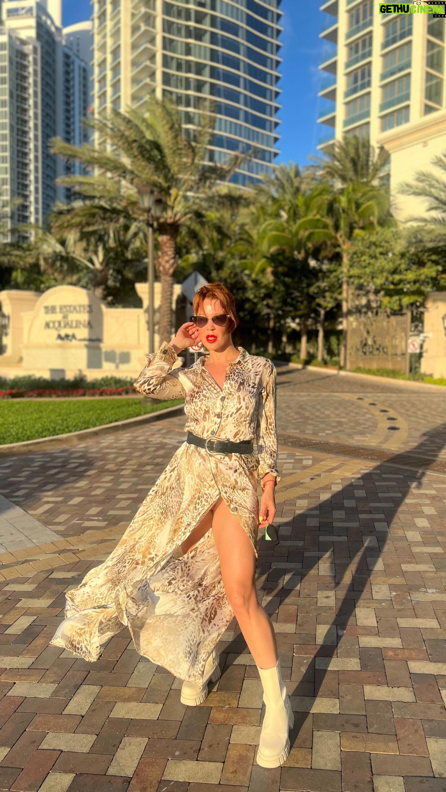 Miriam Lanzoni Instagram - Siempre con vuelo propio @hesa_argentina