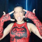 Miriam Rodríguez Instagram - El viernes en BARCELONA fue una LOCURA🔥 No sé cómo expresaros la felicidad y el agradecimiento que siento dentro. GRACIAS DE CORAZÓN. T’estimo MOLT❤️🫂🚀 próxima parada 🔜 ALICANTE!!!! #línearojatour está siendo un sueññññññño🥹 el mejor teammmmmmmmmmmm ⛓️ @goiko_martinez @arti._.vinyl #angelpaz el crack de @vincen_garcia cubriendo el flow de @carlosmartinbass 🧨🔥 @marcllopis @alex_hijo #lomba @nachomartinezvi @chuspi79 @miriamzambrano__ @efren.rg 🫂✨♥️📸 @laiiaprez 📹 @andreaa_canal lasmejoresss 🏎️💨ON the ROAD w/ @okmobility #okmobility thebestt