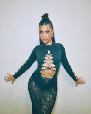 Miriam Rodríguez Instagram - ✨🥂🍾 de cuando empezamos 2O24 cantando en @rtve ✨

muah by @lumuah 
styled by @davidrivas___