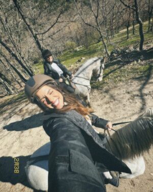 Miriam Rodríguez Instagram - ❤️‍🩹✨🥹 re- conectar 

siempre en 🏡✨🐎❤️‍🩹

@mambru_lopez @hotel_rural_la_posada @centrohipico_losciruelos @pau_bsm95 @oscarjimeeneez