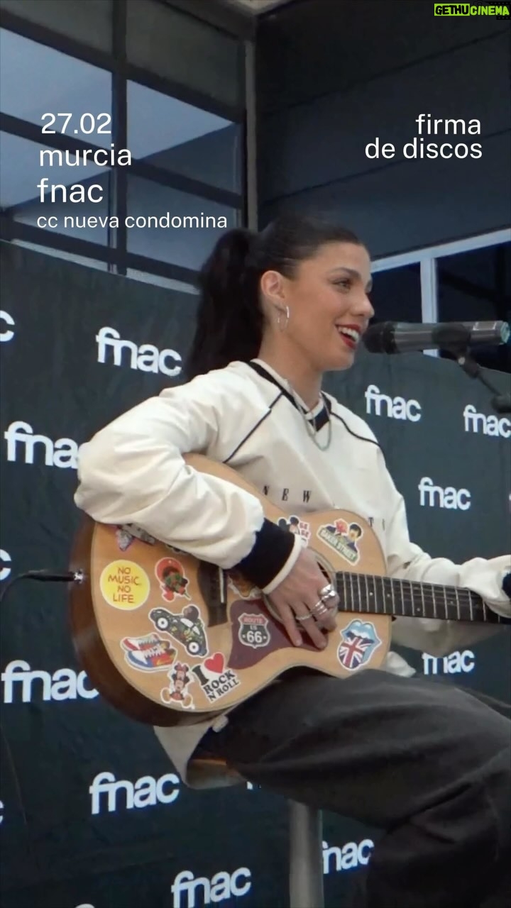 Miriam Rodríguez Instagram - uffff gracias a todas las personas que nos acompañasteis ayer en MURCIAAAA🫂🥺❤️🩹✨ HOY NOS VEMOS EN VALEEEEENCIA🫶🏼🫶🏼🧨🧨🧨 #lineasrojas #firmadediscos