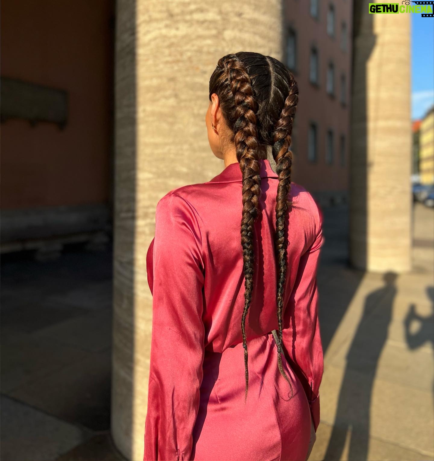 Miriam Saavedra Instagram - Ame tanto mis trenzas 🌹 solo aquí pueden hacerme esta maravilla @karolavera.b 👸