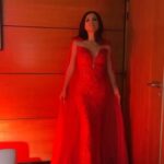 Miriam Saavedra Instagram - ¡Nuestra Reina Inca ya está dentro de la casa! 🤩💥 por aquí os dejamos alguna foto del momento de su entrada @vecinosmitele @miteleonline
