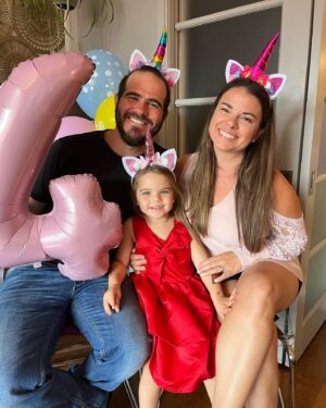 Mirianne Brûlé Instagram - And just like that…she is 4❤️ party de parc qui s’est transformé en party de condo à cause de la température. 25 personnes ça rentre dans un 4 1/2 je vous le confirme 😂✌🏻🎉 bonne fête Camila et Vivianne, vous saviez qu’elles sont nées à 4 jours de différence ☺️ ma meilleure amie et moi sommes tombées enceintes en même temps sans le prévoir ❤️ #party #kids #birthday #4yearsold