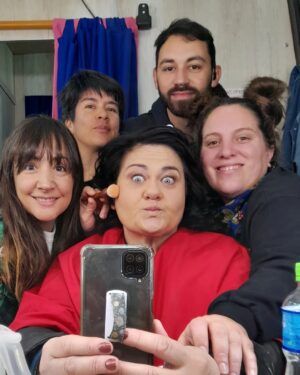 Mirta Wons Instagram - @previalaserie o los gustos hay que dárselos siempre📍
.
Proyecto jugado, original, fresco del cráneo, cuore y otras zonas corpóreas de @chaya.miranda ❤️te loveo mucho
.
@sergio.levinton produce y no encuentro la foto con vos
.
Un equipo DE LU JO. Pocas veces vi semejante calidad humana y profesional.  Cada uno y una de los técnicos es impecable en lo suyo y en todo su conjunto y como no voy a spoilear nada nada nada, en representación de ellos y ellas @victoriapanero 📽y su lente magica 
.
Les deseo un compa hermoso💖 como @pablorago72 . 
.
@inesestevezin quiero otra vuelta🙏

Y en lo actoral, un desafío enorme. Salir de la zona de comodidad es genial🔥
.
Chusmeen la #previa de la @previalaserie 
.
.
#intimidad #serie #Comedia #actress #cordobateamo #rodaje #laprevia #enjoy