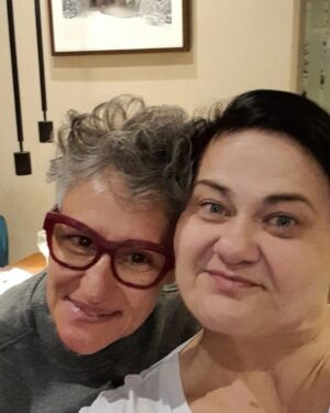 Mirta Wons Instagram - @previalaserie o los gustos hay que dárselos siempre📍
.
Proyecto jugado, original, fresco del cráneo, cuore y otras zonas corpóreas de @chaya.miranda ❤️te loveo mucho
.
@sergio.levinton produce y no encuentro la foto con vos
.
Un equipo DE LU JO. Pocas veces vi semejante calidad humana y profesional.  Cada uno y una de los técnicos es impecable en lo suyo y en todo su conjunto y como no voy a spoilear nada nada nada, en representación de ellos y ellas @victoriapanero 📽y su lente magica 
.
Les deseo un compa hermoso💖 como @pablorago72 . 
.
@inesestevezin quiero otra vuelta🙏

Y en lo actoral, un desafío enorme. Salir de la zona de comodidad es genial🔥
.
Chusmeen la #previa de la @previalaserie 
.
.
#intimidad #serie #Comedia #actress #cordobateamo #rodaje #laprevia #enjoy