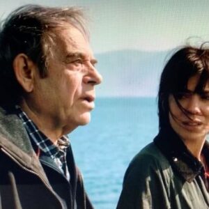 Mirto Alikaki Instagram - Πριν από περίπου 10 χρόνια είχα την τύχη  να παίξω στην ταινία της  Μαριας Ντουζα @maria.douza « ΤΟ ΔΕΝΤΡΟ ΚΑΙ Η ΚΟΥΝΙΑ» με τον αξιολάτρευτο Ηλία Λογοθετη , την σπουδαία Μιριάνα Καράνοβίτς @mirjanakaranovic και άλλους αγαπημένους συναδέλφους και συνεργάτες .Έπεσα πάνω της στο @cinobo και την είδα ξανά ….Πολλά έχουν αλλάξει από τότε  κι ο Ηλίας έφυγε …η ταινία μας όμως είναι εδώ ….#movie #thetreeandtheswing #mariadouza #cinema #cinobo