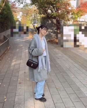 Miryo Instagram - 마지막 가을을 느껴 보는중 키키🍂

캐쥬얼이나 정장 등 여러 스타일에 잘 어울릴 예쁘고 고급스런 디자인의 백! #엠제이드 #mjade_korea 기본 클래식 스타일!
동물 보호를 위해 고품질 비건 레더까지 쓰는데 가격은 또 합리적이다☺️

#Gift 해 주셔서 너무 감사해요!😊

마침 이런 디자인의 백 필요하던 차였는데ㅎㅎ 앞으로 무진장 잘 쓸 것 같아요🖤🤎