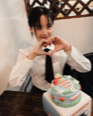 Miryo Instagram - 생일 축하해 주시고, 선물 보내주신 모든 분들께 진심으로 감사합니다🩷 너무나 행복한 하루였어요💜 여러분들도 행복한 하루였길 바래요 #happybday