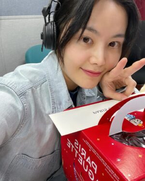 Miryo Instagram - 안녕하세요, 제가 국방FM에서 오후 3시부터 5시까지의 새로운 DJ가 되었습니다😃!어렸을 때부터 라디오 DJ 해보고 싶었던 저에게 이런 일이 생겨 너무나 기쁘고 감사한 마음입니다☺️ 항상 여러분께 즐겁고 힘이 되어 드리는 방송 만들 수 있도록 최선을 다하겠습니다. 많이 들어주세요! 

서울, 경기 주파수 : 96.7
’국방FM별사탕‘ 앱 다운 받으셔서 들으실 수도 있어요!
참여 문자번호 : #0967 😊

여러분의 많은 참여와 사랑 부탁드려요🩷