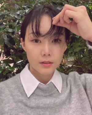 Miryo Instagram - 앞머리야 제발 천천히 자라💇🏻‍♀️