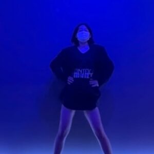 Miryo Instagram - 미료가 추는 아이들의 Super Lady 커버댄스💃🏻🪩

오래 기다리셨습니다… 드디어 커버댄스 영상을 들고 왔네요.. 늦어서 죄송😅… 귀엽게 봐주세요!

날씨가 많이 덥네요, 다들 건강 조심하세요!

#댄스커버 #dancecover #miryo#미료 #browneyedgirls #브아걸 #idle #아이들 #superlady #kpop
