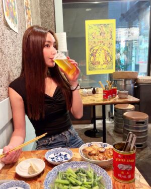 Misa Minami Instagram - 台湾のハーフの私には、子供の頃か台湾料理はとても身近な存在である。
いつも仕事で疲れた時とか、食べる物に困った時は食べたくなるのがソウルフードの味。
ジーパイとルーロー飯があれば幸せ❤️

そんな私が選ぶ台湾のご飯は、チョイスに自信があって...
友人を連れて行くと友達まで台湾に行きたくなるような気持ちにさせてしまうようだ。

やっと気軽に行けるようになりましたね。

ビビビビ！台湾！さぁ、好奇心の旅へ。

#台湾　#pr
