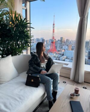 Misa Minami Instagram - イベントのロケハンついでに...
会社メンバーとお茶がてらのワーケーション💻🌴
人様からの評価は棚に置かせて頂き...
年々レベルアップを感じる自己評価。
楽したい、甘えたい気持ちを抑えて、挑戦事や人として成長を意識し続け、行動をすると...自己肯定感って上がり続けるんだなと実感してます。
最近は、関わってくれた人の成長を感じるの事も、楽しみの一つに加わりました。💫
これからも自分の敵は自分で、自分に負けないよう、怠けないよう
楽しくやっていきます☺️💫

#起業　#起業家　#会社経営　#女性起業家　#仕事好き