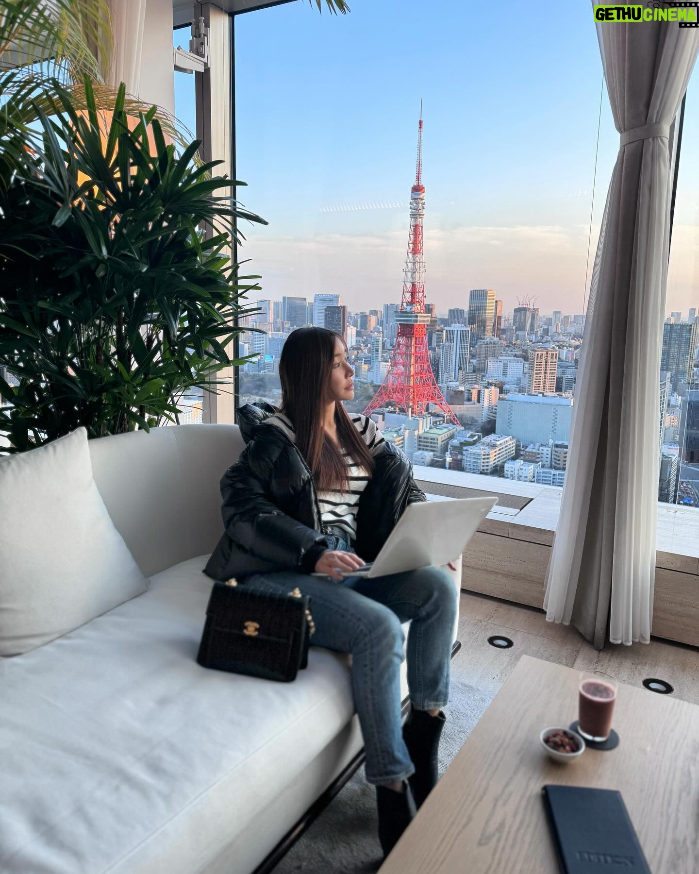 Misa Minami - 625 Likes - イベントのロケハンついでに...
会社メンバーとお茶がてらのワーケーション💻🌴
人様からの評価は棚に置かせて頂き...
年々レベルアップを感じる自己評価。
楽したい、甘えたい気持ちを抑えて、挑戦事や人として成長を意識し続け、行動をすると...自己肯定感って上がり続けるんだなと実感してます。
最近は、関わってくれた人の成長を感じるの事も、楽しみの一つに加わりました。💫
これからも自分の敵は自分で、自分に負けないよう、怠けないよう
楽しくやっていきます☺️💫
#起業 #起業家 #会社経営 #女性起業家 #仕事好き