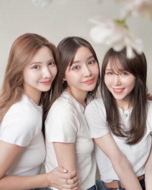 Misa Minami Instagram - 女性起業家メンバーで　@mikiozaki_ のYouTube撮影を @kayoko_nagatani と撮影📷
韓国セルフフォト撮影スタジオで撮ってきました✨🫶
いくつになっても新しい環境で友達が出来て
同じ悩みも共有できるって本当に幸せな事だなぁ😌✨❣️

ラブなメンバーで話してると笑いが絶えなくて時間があっという間でした🫶
スクロールして全部見て、何枚目が好きかコメントしてね😘❤️

#女性起業家　#会社経営　#女性経営者　#韓国セルフフォトスタジオ  #セルフフォトスタジオ