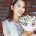 Misa Eto Instagram - ⁡ ⁡ @bijinhyakka 美人百花10月号 約1年半ぶりでしょうか、ファッションページでワンピース企画に載せていただいております☺️ 可愛い秋服が沢山なのでチェックしてみてください！ ⁡ 写真は、撮影の最後に、編集部様から復帰のお祝いで頂いたお花が嬉しくて喜んでいるショットです💐 ⁡ ⁡Photo by @suguru_kumaki ⁡ ⁡