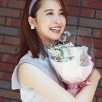 Misa Eto Instagram - ⁡ ⁡ @bijinhyakka 美人百花10月号 約1年半ぶりでしょうか、ファッションページでワンピース企画に載せていただいております☺️ 可愛い秋服が沢山なのでチェックしてみてください！ ⁡ 写真は、撮影の最後に、編集部様から復帰のお祝いで頂いたお花が嬉しくて喜んでいるショットです💐 ⁡ ⁡Photo by @suguru_kumaki ⁡ ⁡