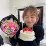 Misa Eto Instagram - ⁡ ⁡ 2023年最初のお仕事は美人百花( @bijinhyakka ) の撮影でした！ 撮影後に誕生日ケーキとお花のプレゼント...💐 今年も宜しくお願い致します😊 ⁡ 今年の投稿は美容、コスメ、使って良かったものなどもっと前みたいに多めにシェアしていこうかな🤍 ⁡それと今年の美容テーマはインナービューティー！(突然の発表😂) 食べるもの、サポートでいれるもの、食べられたもので身体は作られていると再確認。 オフシーズンとお正月で油断した体を元に戻すべく、ちょっと本気で頑張ります🫣 ⁡