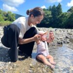 Misa Eto Instagram - ⁡ ⁡ もうすぐ8月が終わるなんて信じられない... 2022年もあと4ヶ月くらいってことか🥹 ⁡ 8月の思い出。 どこまでも遠浅の、静かな川。 人も少なくて、すこーしだけ川に入ってみたね！ わーい！来年はちゃぷちゃぷ遊べるかなー☺️ 私入る予定なかったからこんな服装だけど、やっぱり綺麗で近づきたくなって笑 大自然、マイナスイオンに癒されました🏞 ⁡