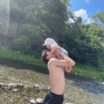 Misa Eto Instagram - ⁡ ⁡ もうすぐ8月が終わるなんて信じられない... 2022年もあと4ヶ月くらいってことか🥹 ⁡ 8月の思い出。 どこまでも遠浅の、静かな川。 人も少なくて、すこーしだけ川に入ってみたね！ わーい！来年はちゃぷちゃぷ遊べるかなー☺️ 私入る予定なかったからこんな服装だけど、やっぱり綺麗で近づきたくなって笑 大自然、マイナスイオンに癒されました🏞 ⁡