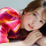 Misa Eto Instagram - ⁡ ⁡ 載せ忘れていたオフショット VOCEさんの撮影にて💐 オンモード🙋🏻‍♀️ ⁡ 小さなスタイリストさんと共に👦 この日は大きなスタジオだったので、仕事場に息子も一緒に来れました。 ちゃんと衣装直してくれてる！！笑 おかげでいいお仕事ができました！ ⁡ラストショットはオフモード🤍⁡ ⁡