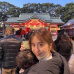 Misa Eto Instagram - ⁡ ⁡ 明けましておめでとうございます！ 本年もどうぞ宜しくお願い致します🎍 ⁡ そして、本日1月4日で30歳になりました🤍 ⁡ 30代は楽しいよ！ 40代はもっと楽しいよ！ 今なんて最高よ🤙🏻 という母の言葉のおかげで、ワクワクした気持ちで今日を迎えることができました。 ⁡ 今日から始まる、30代の10年間。 きっとこの10年はものすごい勢いで駆け抜けていくんだと思います。 育児に奮闘まさにその言葉通りで、毎日息子のお尻と追いかけっこ😂 足に捕まってこの世の終わりのように泣かれる😂 でもなんでもない毎日の中にキラキラした宝物が詰まってるんだよなぁと思います✨ 二度と戻らないから、見過ごさないようにどの瞬間も味わっていかなくちゃ！ ⁡ 私自身が太陽であること☀️ 私自身がパワー溢れる存在でいる事☀️ 私自身が思いっきりチャレンジすること☀️ ⁡ 妻として母として、また自分1人として、更にパワーアップできるようにHappyに過ごしたいと思います！ 笑う門には福来るです！ 今年もInstagramを通して皆様と交流できることを楽しみにしています🤍 皆様にとっても沢山の幸せが訪れる1年になりますように。 ⁡ 改めて、今年もどうぞよろしくお願い致します☺️ ⁡ #初詣 #3年ぶりの大吉でした